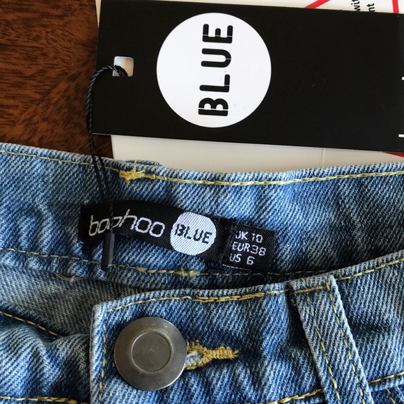 Blue Boohoo angled distressed denim shorts 6 NEW - Picture 7 of 8